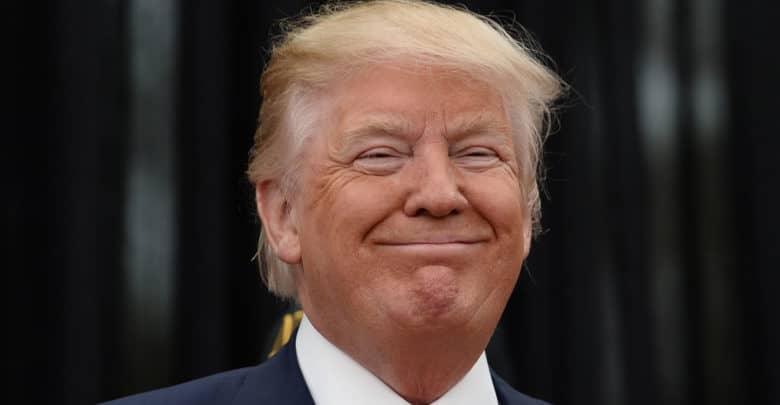 Al buscar "idiot" (idiota) en Google aparece Trump