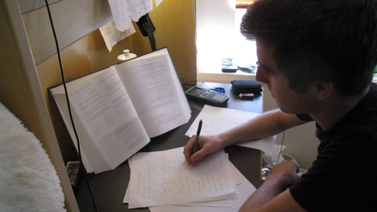 Cómo Utilizar Exámenes Anteriores y Recursos Online para Preparar la Selectividad en Cataluña